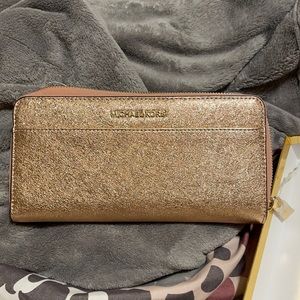 NWT Michael Kors Wallet rose gold